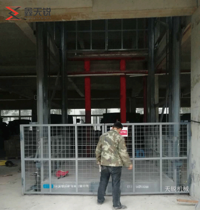 张家口10吨液压货梯交付使用